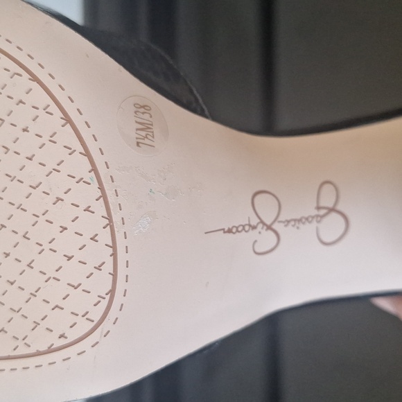 Beautiful  Jessica Simpson Lollah Square Toe Ankle Strap Pumps size 37 1/2M-38 - Picture 5 of 8